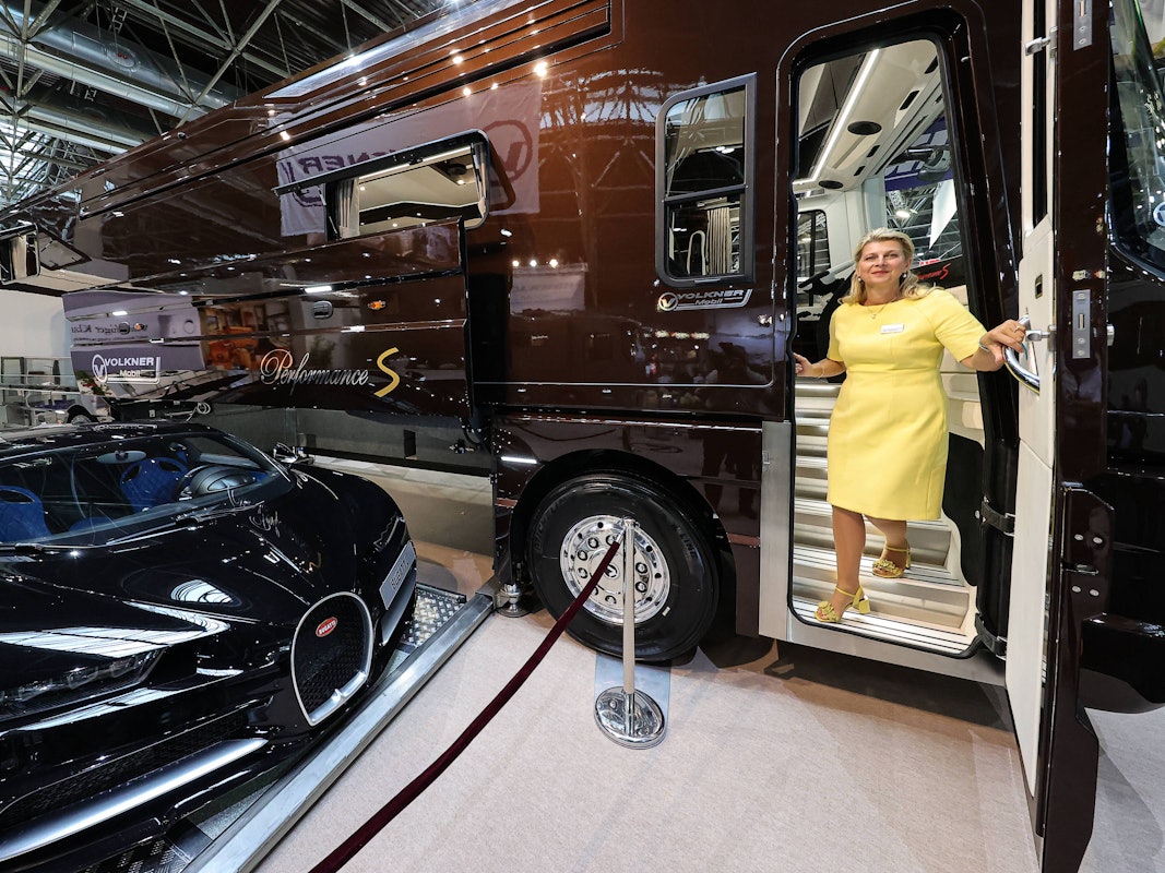 Die Volkner Mobil GmbH aus Wuppertal präsentiert mit einem Kaufpreis von 2,035 Mio. Euro das diesjährig teuerste Wohnmobil auf der Düsseldorfer Messe Caravan Salon.