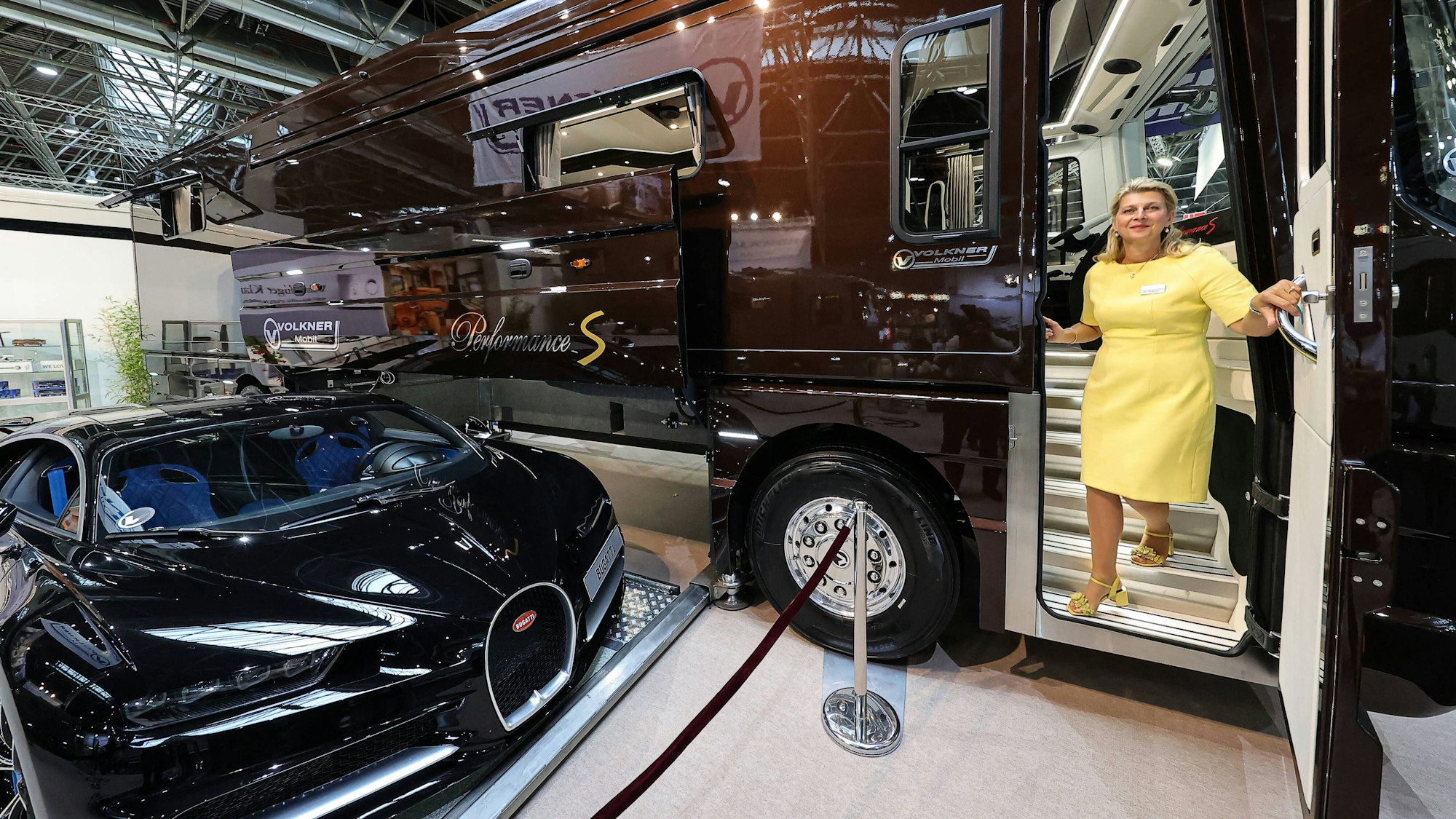 Die Volkner Mobil GmbH aus Wuppertal präsentiert mit einem Kaufpreis von 2,035 Mio. Euro das diesjährig teuerste Wohnmobil auf der Düsseldorfer Messe Caravan Salon.