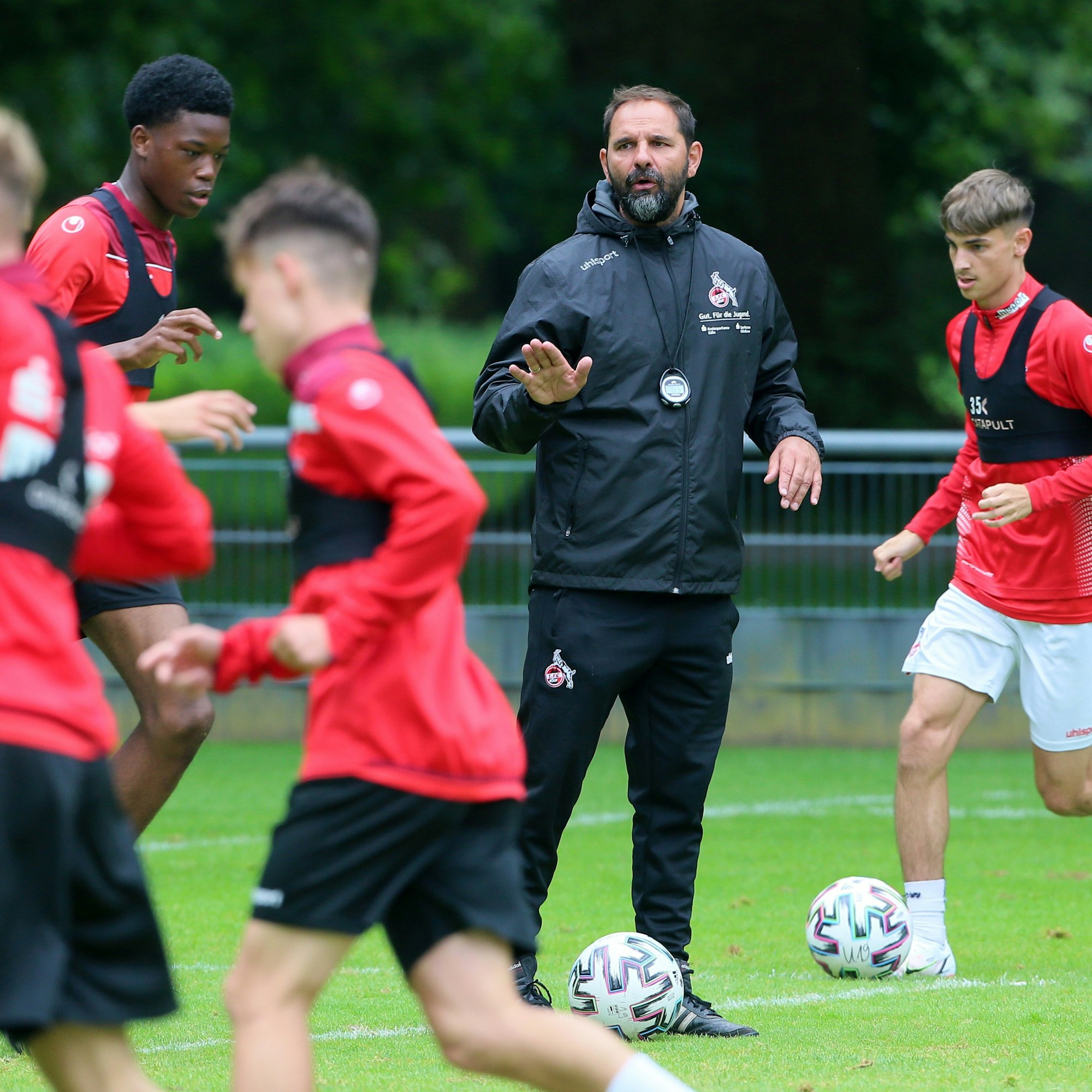 Trainer Stefan Ruthenbeck (1. FC Köln) beim Training der U19.