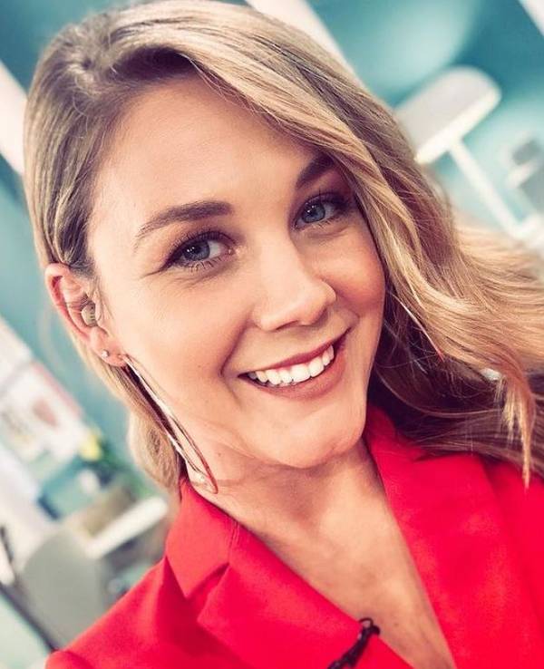 Alina Merkau vom Sat.1-„Frühstücksfernsehen“. Das Selfie hat sie am 25. April 2019 auf ihrem Instagram-Account gepostet. Screenshot gemacht am 31.8.2021.