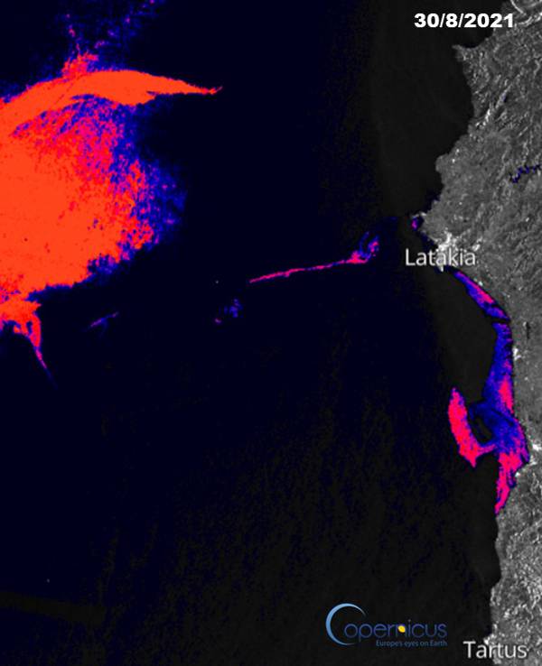 Ein riesiger Ölteppich treibt derzeit östlich der Mittelmeerinsel Zypern. Das Satellitenbild zeigt in Rot den Ölteppich zwischen Syrien (r.) und Zypern (l.)