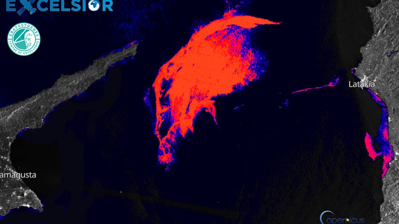 Ein riesiger Ölteppich treibt derzeit östlich der Mittelmeerinsel Zypern. Das Satellitenbild zeigt in Rot den Ölteppich zwischen Syrien (r.) und Zypern (l.)