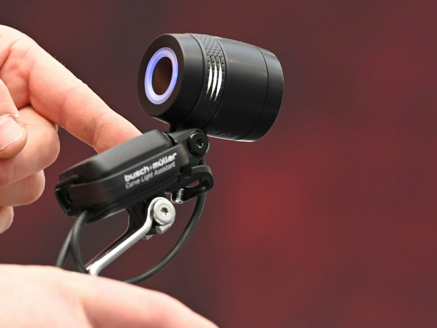 Innovationen zeigen Hersteller auch beim Licht. Der Leval Curve Light Assistant von Busch und Müller gleicht auch Schwankbewegungen aus.