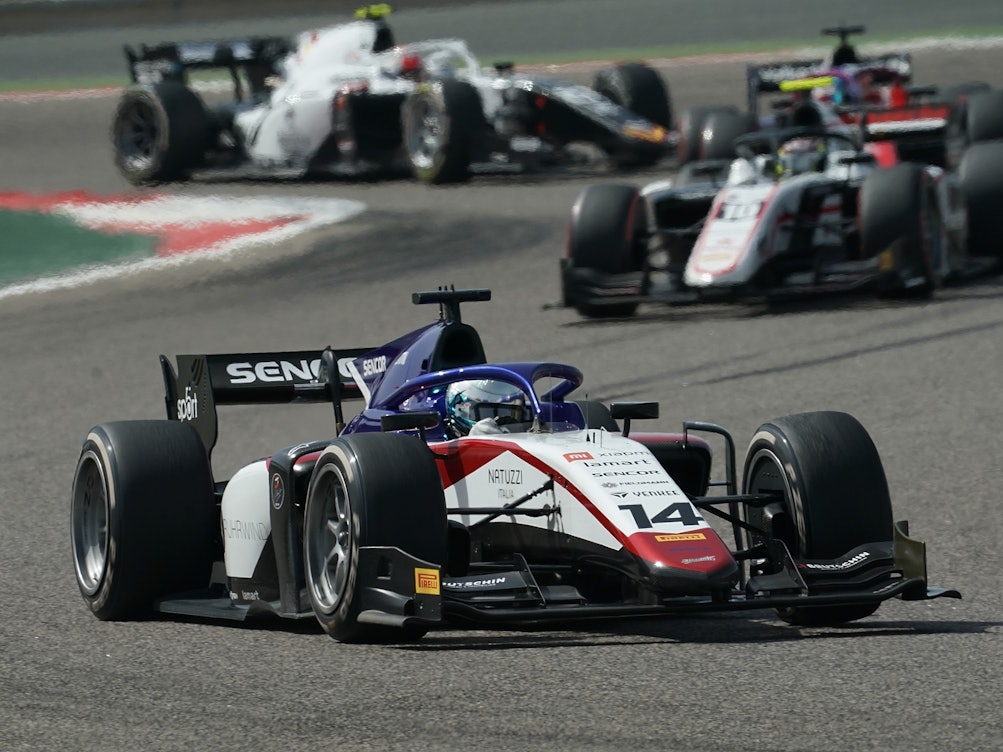 Motorsport: Formel-1-Weltmeisterschaft, Grand Prix von Bahrain, Formel 2 Rennen. David Beckmann (vorn) vom Team Charouz Racing System auf der Strecke. +++ dpa-Bildfunk +++