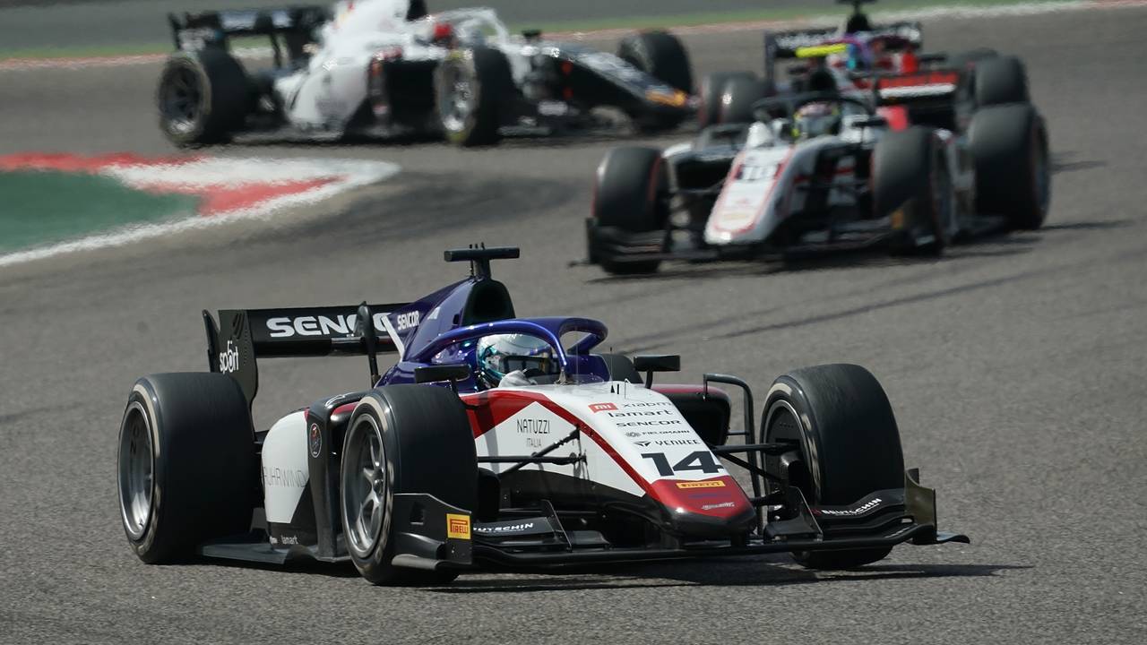 Motorsport: Formel-1-Weltmeisterschaft, Grand Prix von Bahrain, Formel 2 Rennen. David Beckmann (vorn) vom Team Charouz Racing System auf der Strecke. +++ dpa-Bildfunk +++