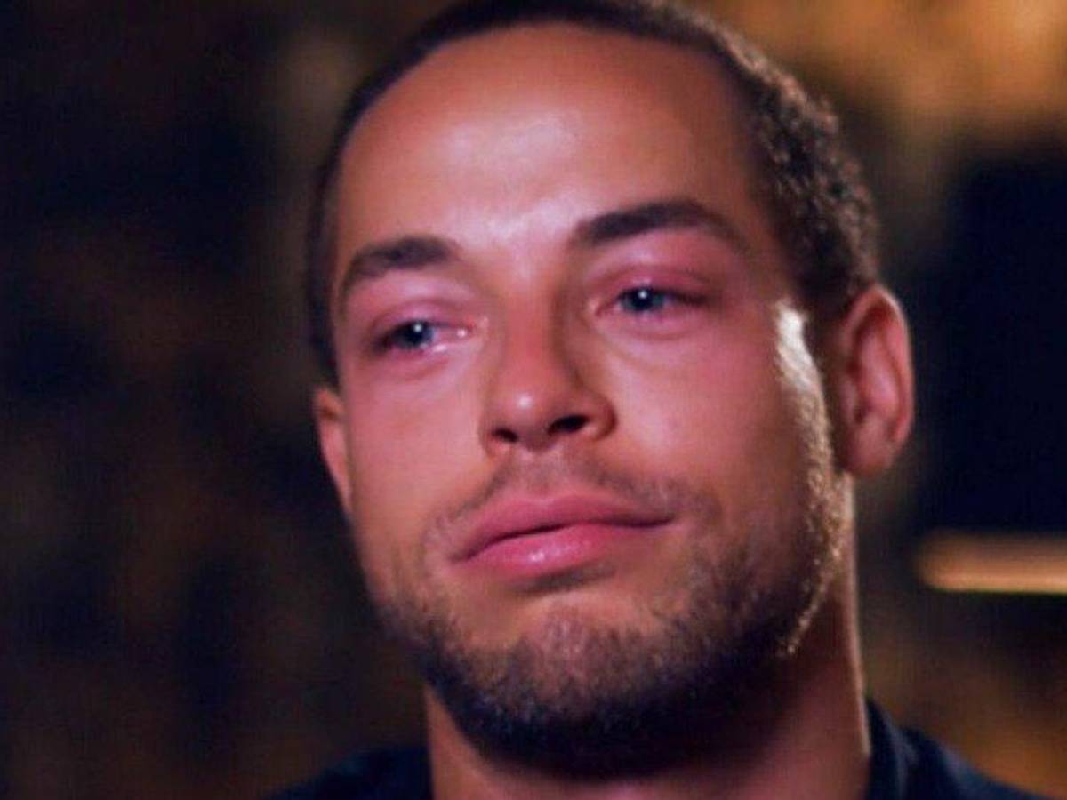 „Bachelor“ Andrej Mangold mit Tränen in den Augen.