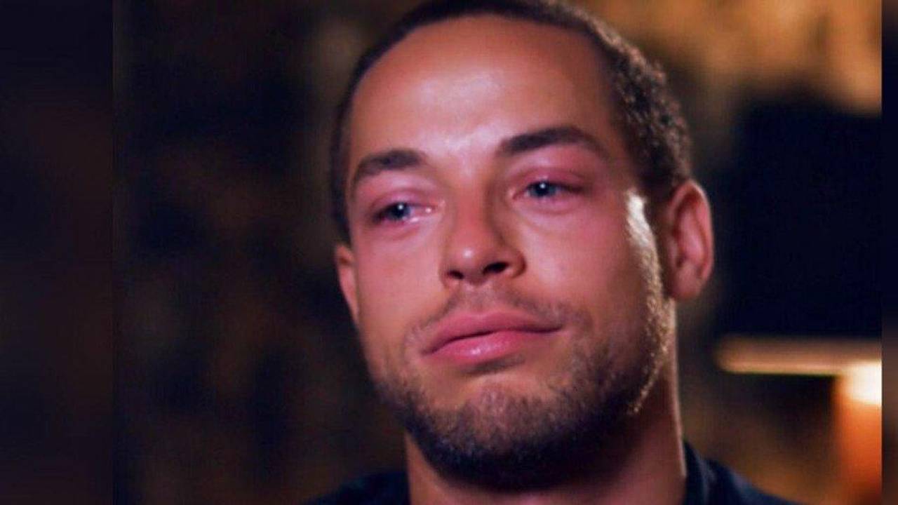 „Bachelor“ Andrej Mangold mit Tränen in den Augen.