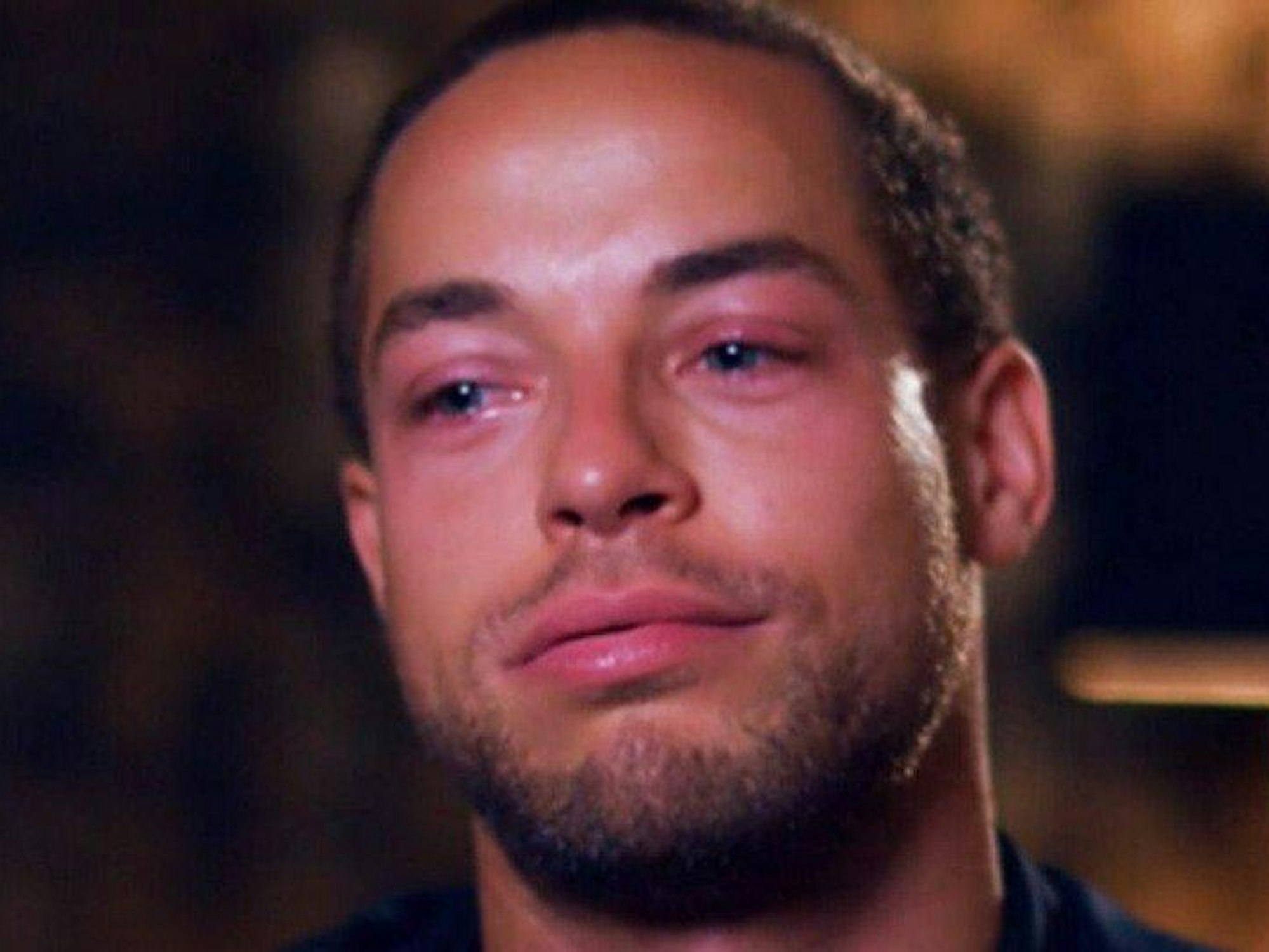 „Bachelor“ Andrej Mangold mit Tränen in den Augen.