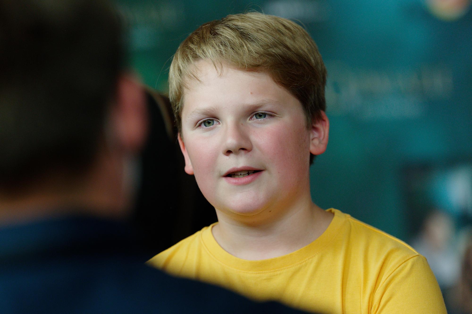 Der Schauspieler Julius Weckauf kommt zur Premiere der Fantasy-Komödie "Catweazle".