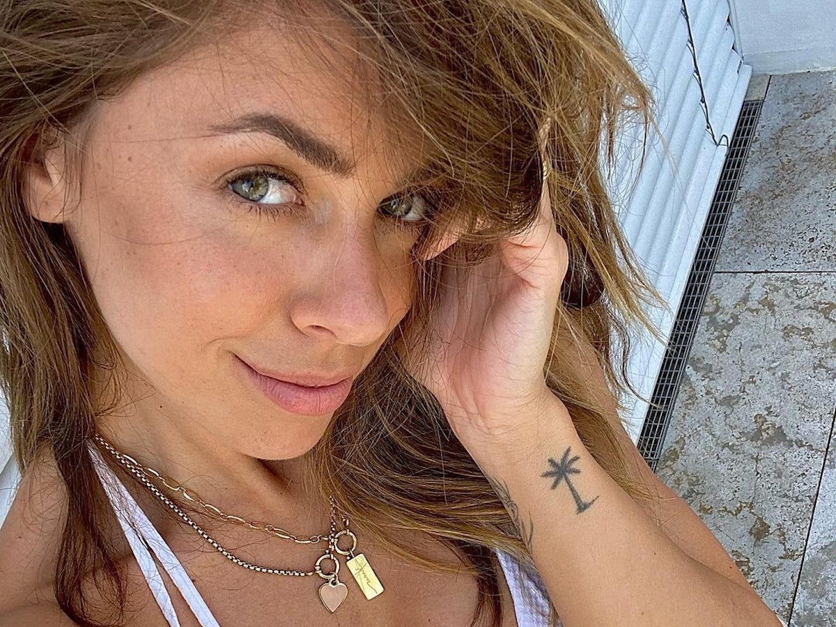 Vanessa Mai im weißen Bikini.