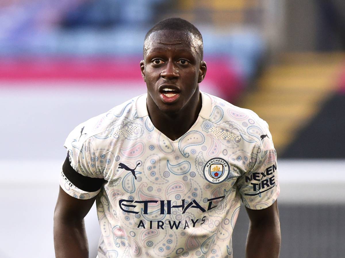 Benjamin Mendy von Manchester City reagiert während des Fußballspiels der englischen Premier League gegen Leicester City im King Power Stadium.