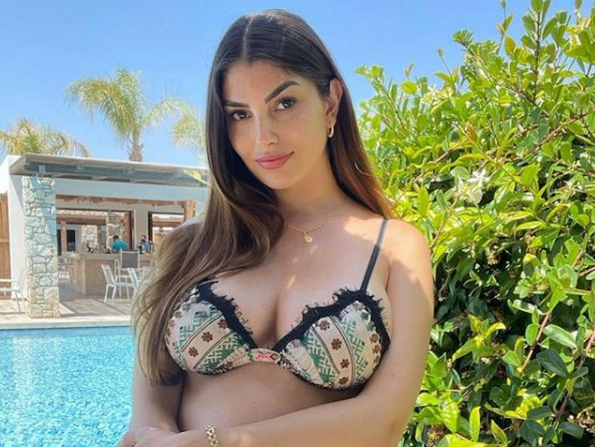 Yeliz Koc, hier auf einem Instagram-Selfie vom 3. Juli 2021, posiert im Bikini vor der Kamera.