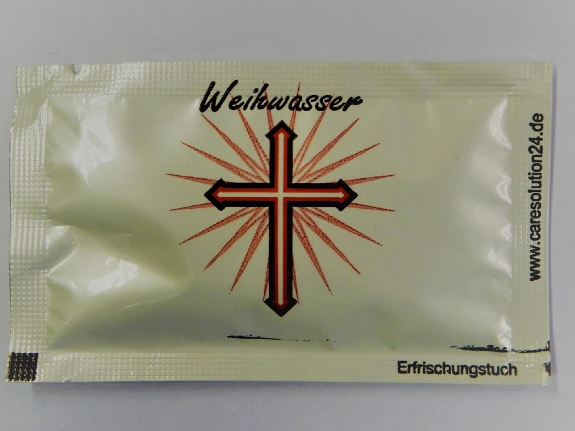 Die Verpackung eines Erfrischungstuches aus gesegnetem Weihwasser.