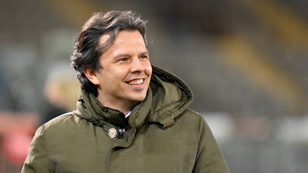 Manager Samir Arabi im Stadion in Bielefeld.