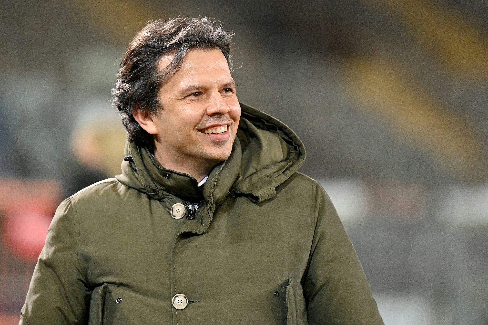 Manager Samir Arabi im Stadion in Bielefeld.