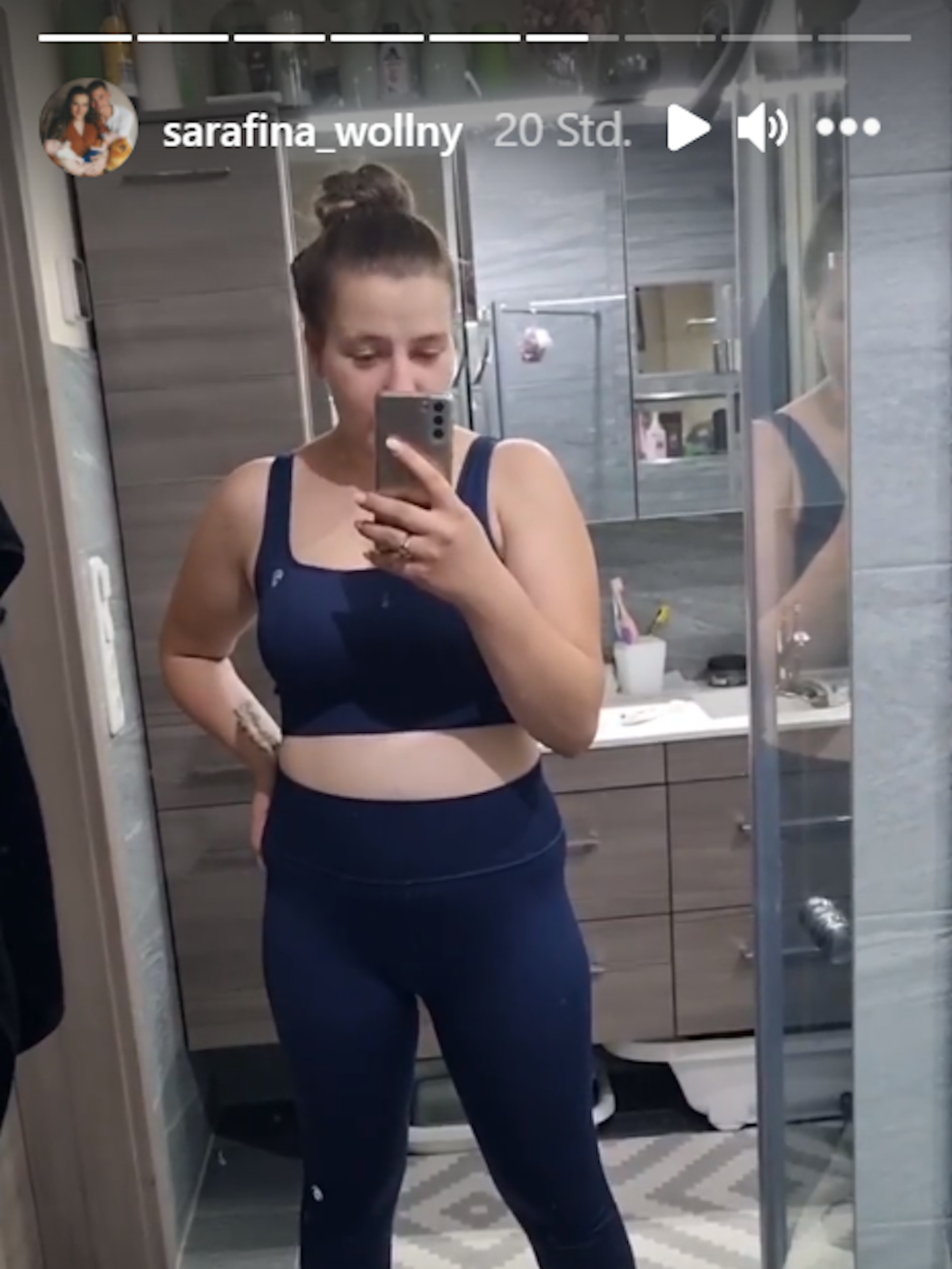 Stolz präsentiert Sarafina Wollny ihren Body in einem knappen Sport-Outfit.