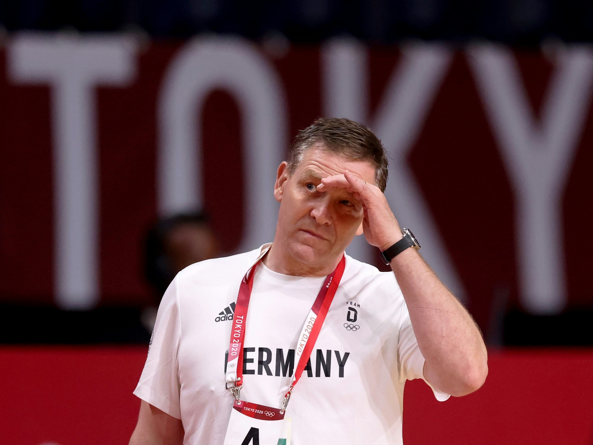 Deutschlands Trainer Alfred Gislason zeigt sich enttäuscht beim Olympia-Aus gegen Ägypten.