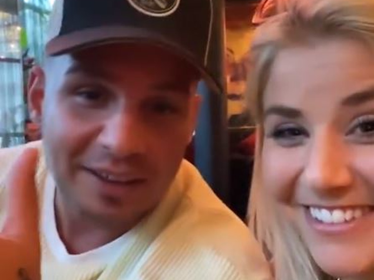 Pietro Lombardi und Beatrice Egli lächeln in die Kamera.