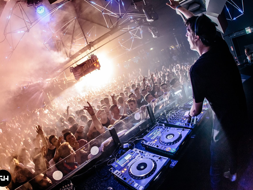 Bootshaus Köln: Aufnahme aus dem Bootshaus (vor Corona) mit DJ Duo DVBBS aus den USA. Kölner Club ist erneut bester Club Deutschlands.