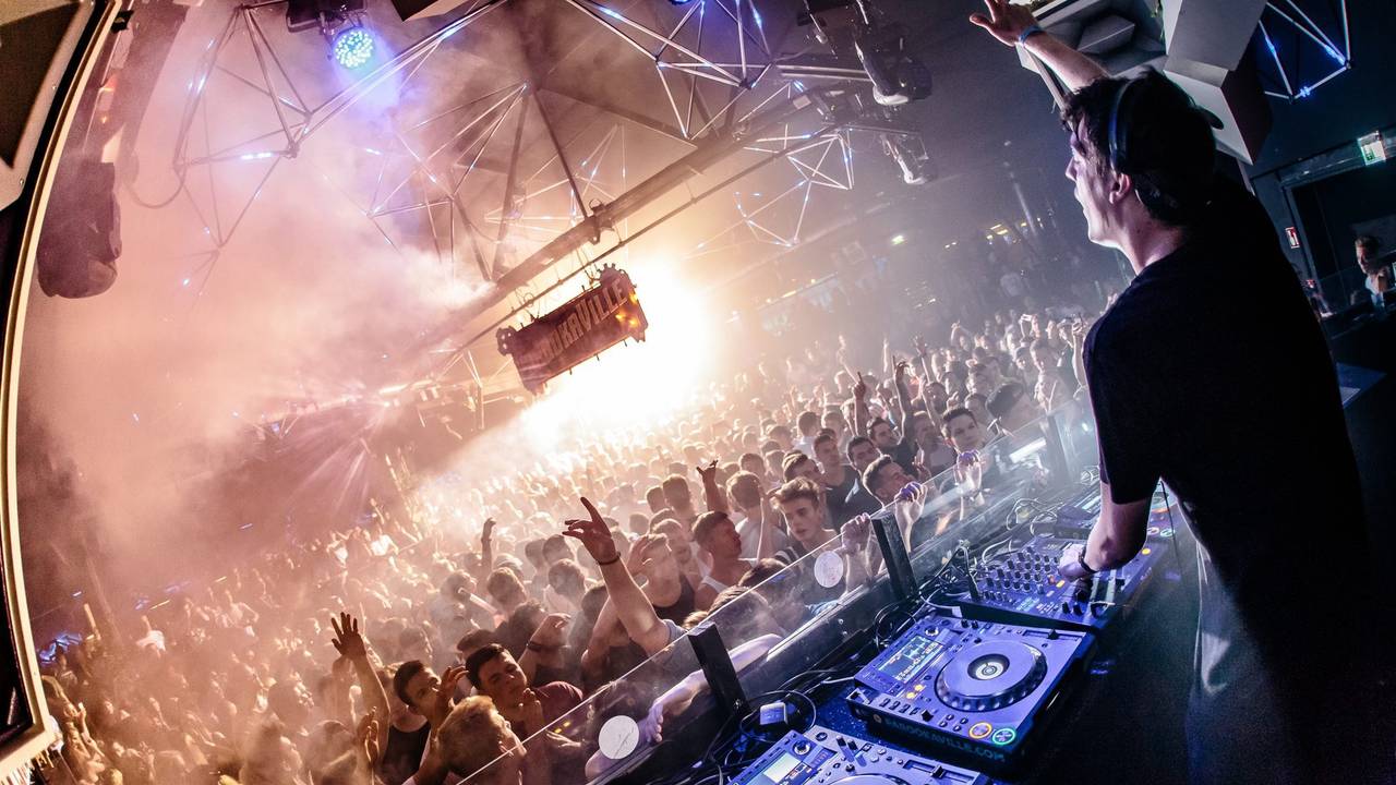 Bootshaus Köln: Aufnahme aus dem Bootshaus (vor Corona) mit DJ Duo DVBBS aus den USA. Kölner Club ist erneut bester Club Deutschlands.