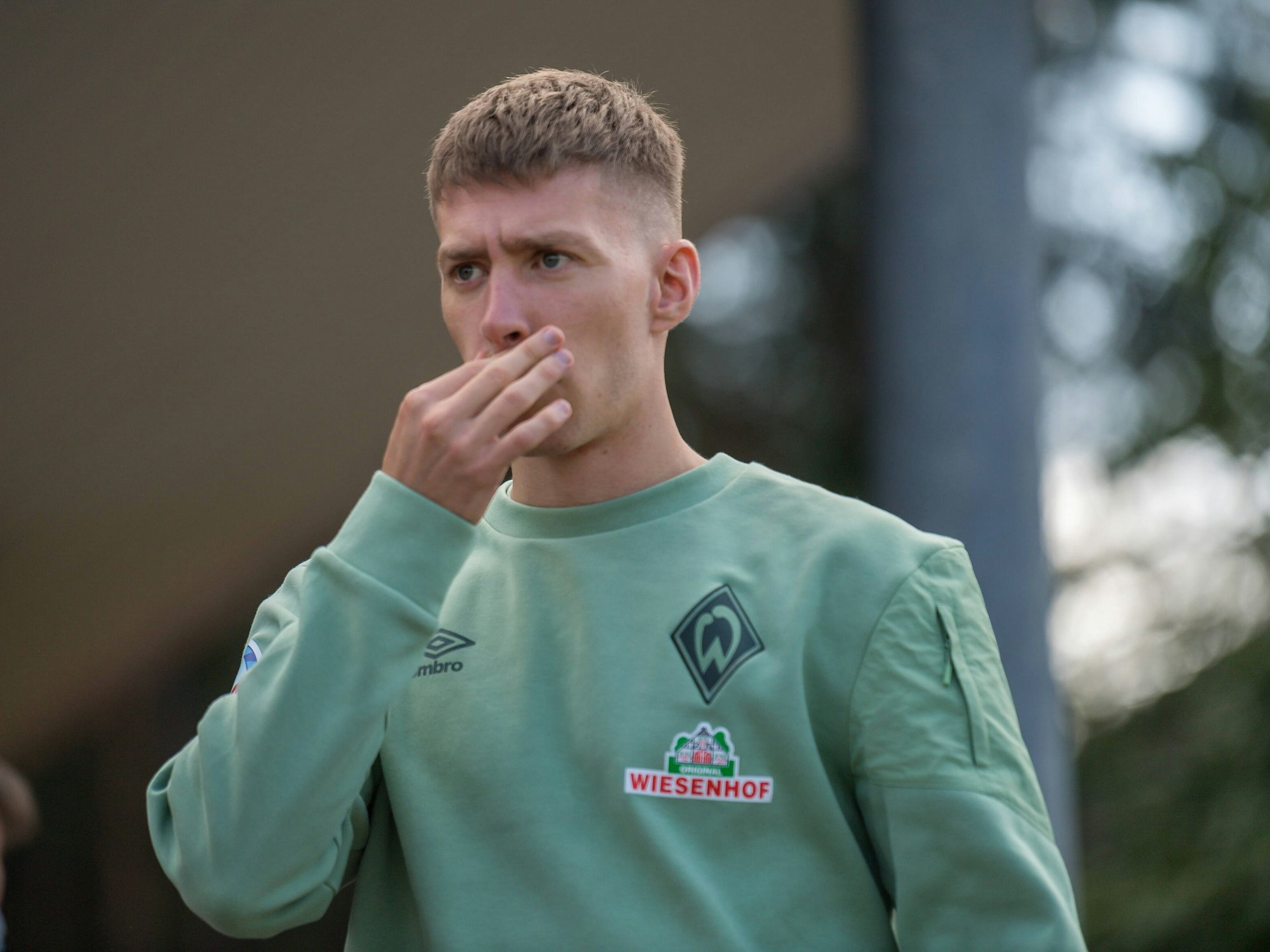 Mitchell Weiser beim Freundschaftsspiel zwischen Werder Bremen und Heracles Almelo.