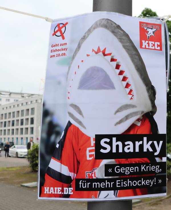 Sharky wirbt für den Start der Eishockey-Saison in Köln.