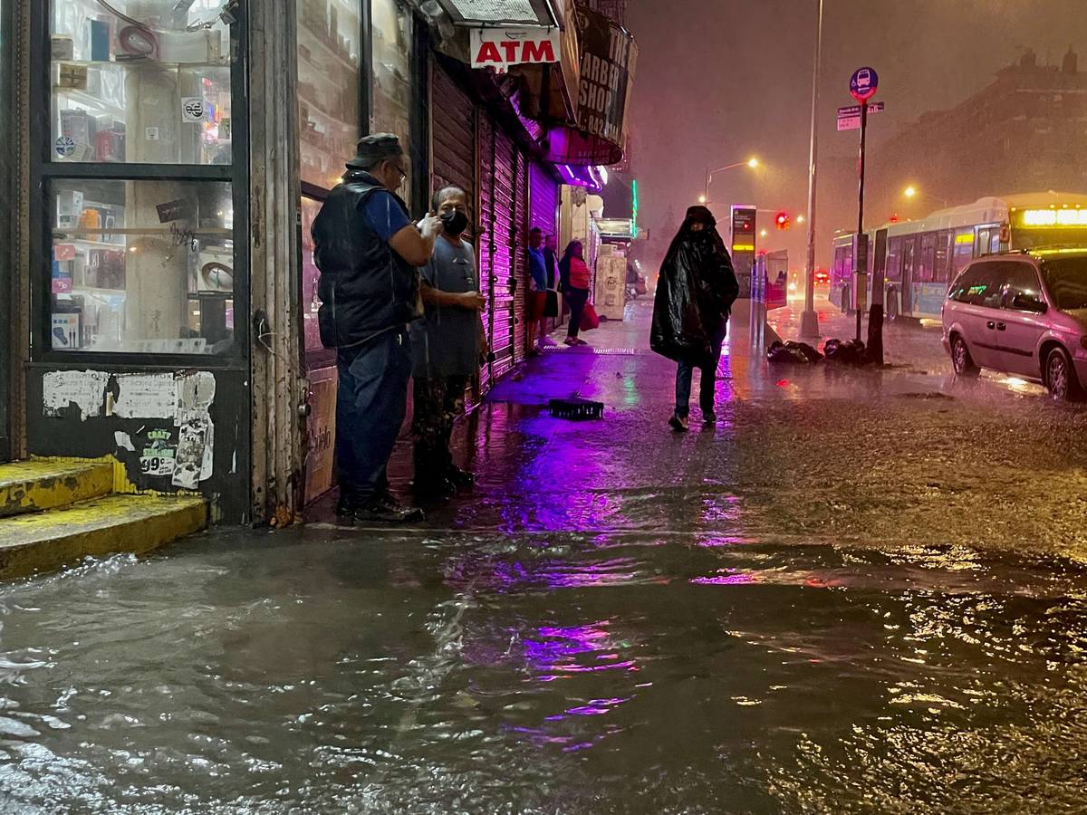 Ausläufer des Hurrikans „Ida“ trafen New York mit voller Wucht. Die Straßen sind überflutet.