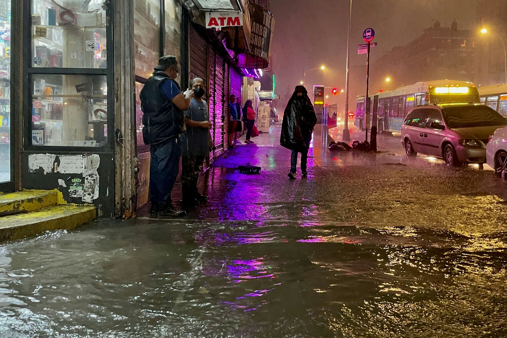 Ausläufer des Hurrikans „Ida“ trafen New York mit voller Wucht. Die Straßen sind überflutet.