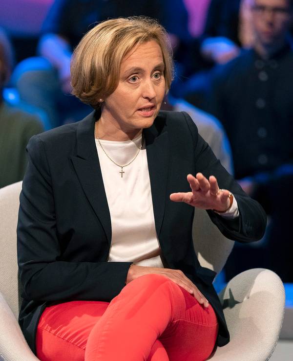 Bei „Maischberger” liefern sich AfD-Frau Beatrix von Storch und die Linkspolitikerin Amira Mohamed Ali am Mittwochabend (02. September) ein wortreiches Gefecht.