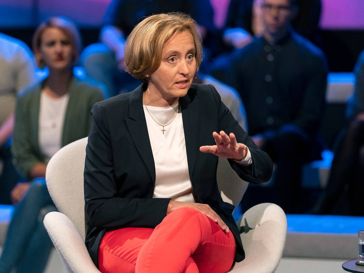 Bei „Maischberger” liefern sich AfD-Frau Beatrix von Storch und die Linkspolitikerin Amira Mohamed Ali am Mittwochabend (02. September) ein wortreiches Gefecht.