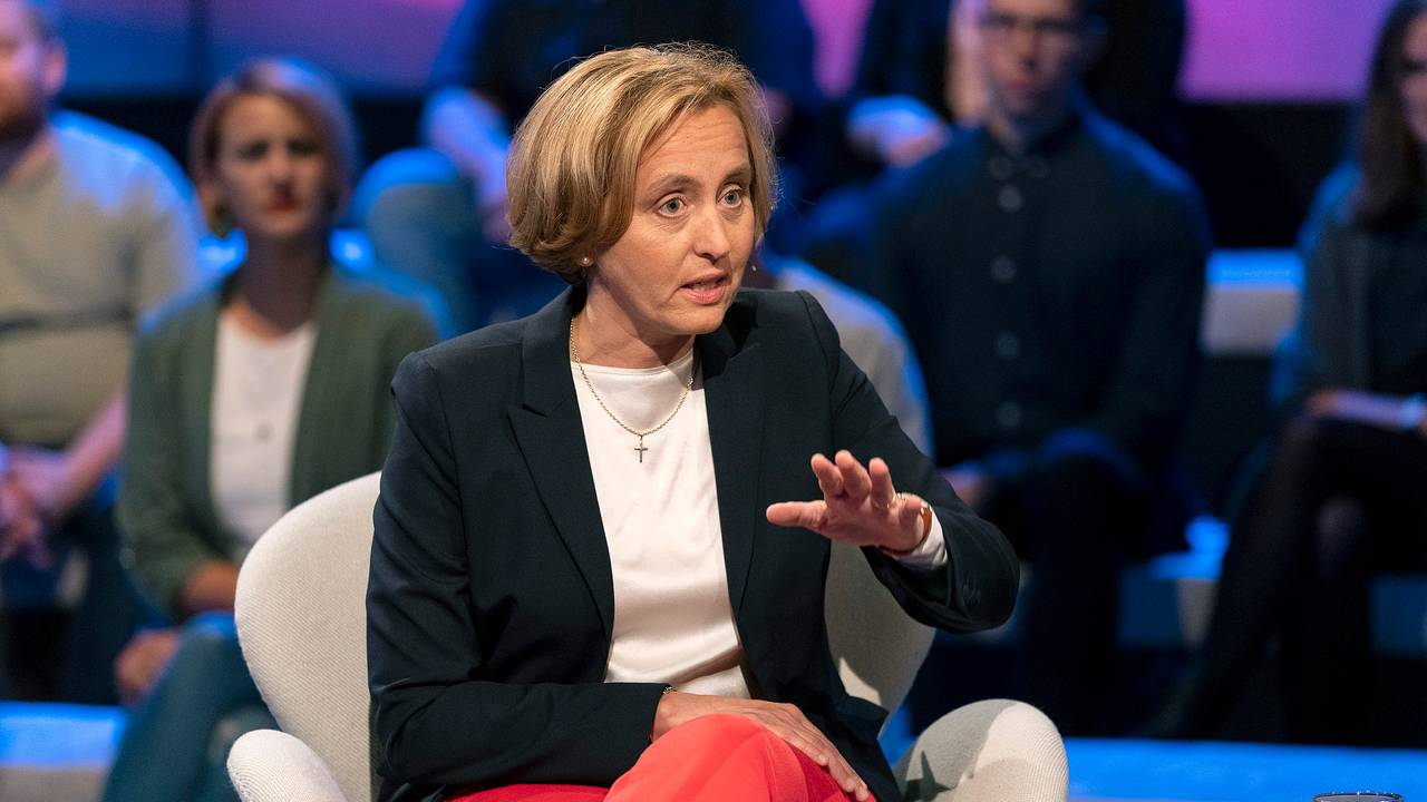 Bei „Maischberger” liefern sich AfD-Frau Beatrix von Storch und die Linkspolitikerin Amira Mohamed Ali am Mittwochabend (02. September) ein wortreiches Gefecht.