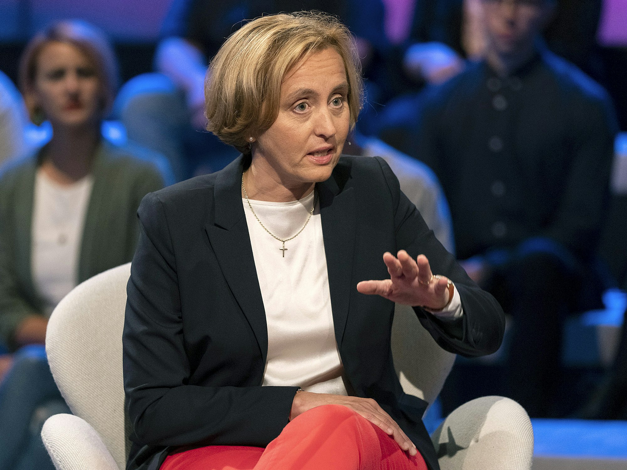 Bei „Maischberger” liefern sich AfD-Frau Beatrix von Storch und die Linkspolitikerin Amira Mohamed Ali am Mittwochabend (02. September) ein wortreiches Gefecht.