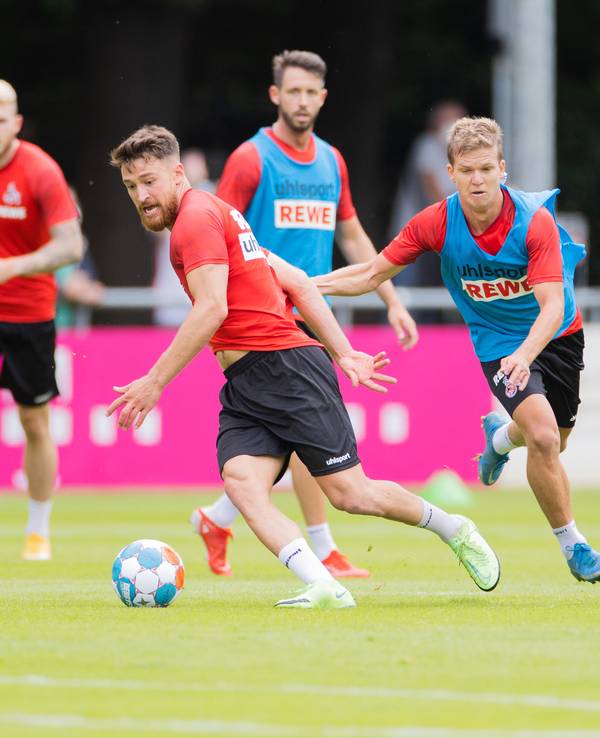Salih Özcan (l) und Vincent Koziello beim ersten Training.