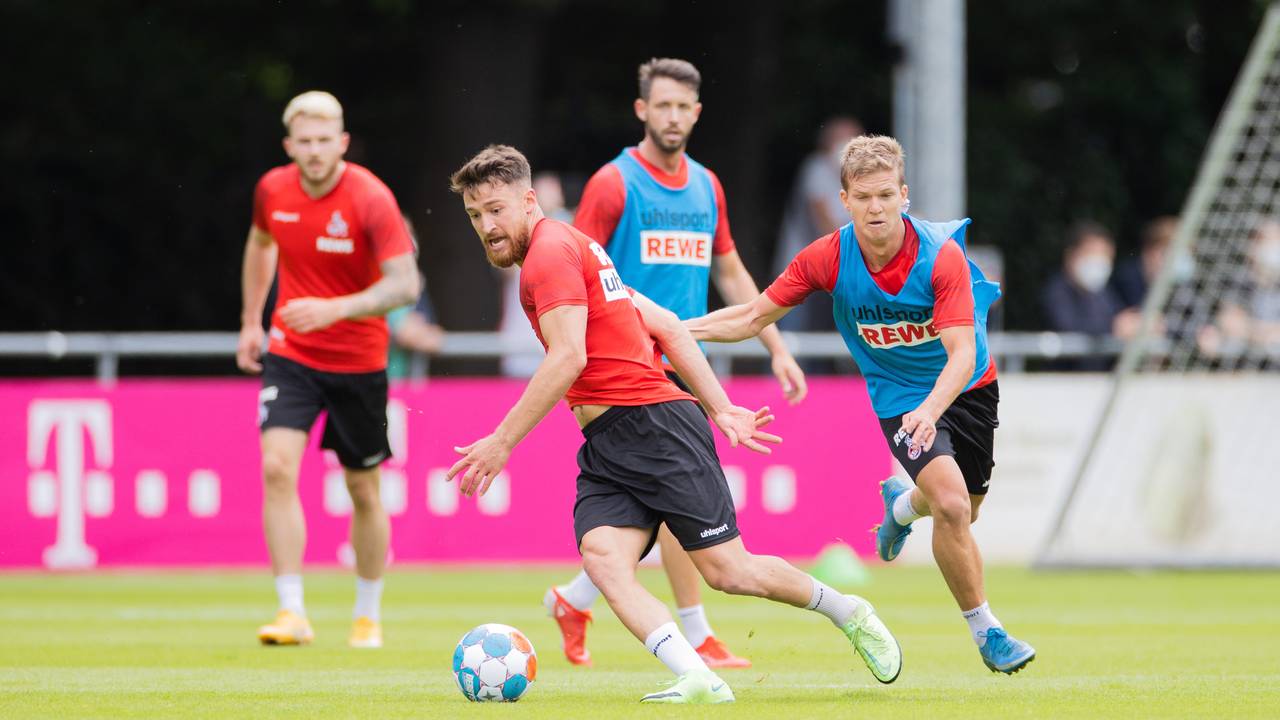 Salih Özcan (l) und Vincent Koziello beim ersten Training.