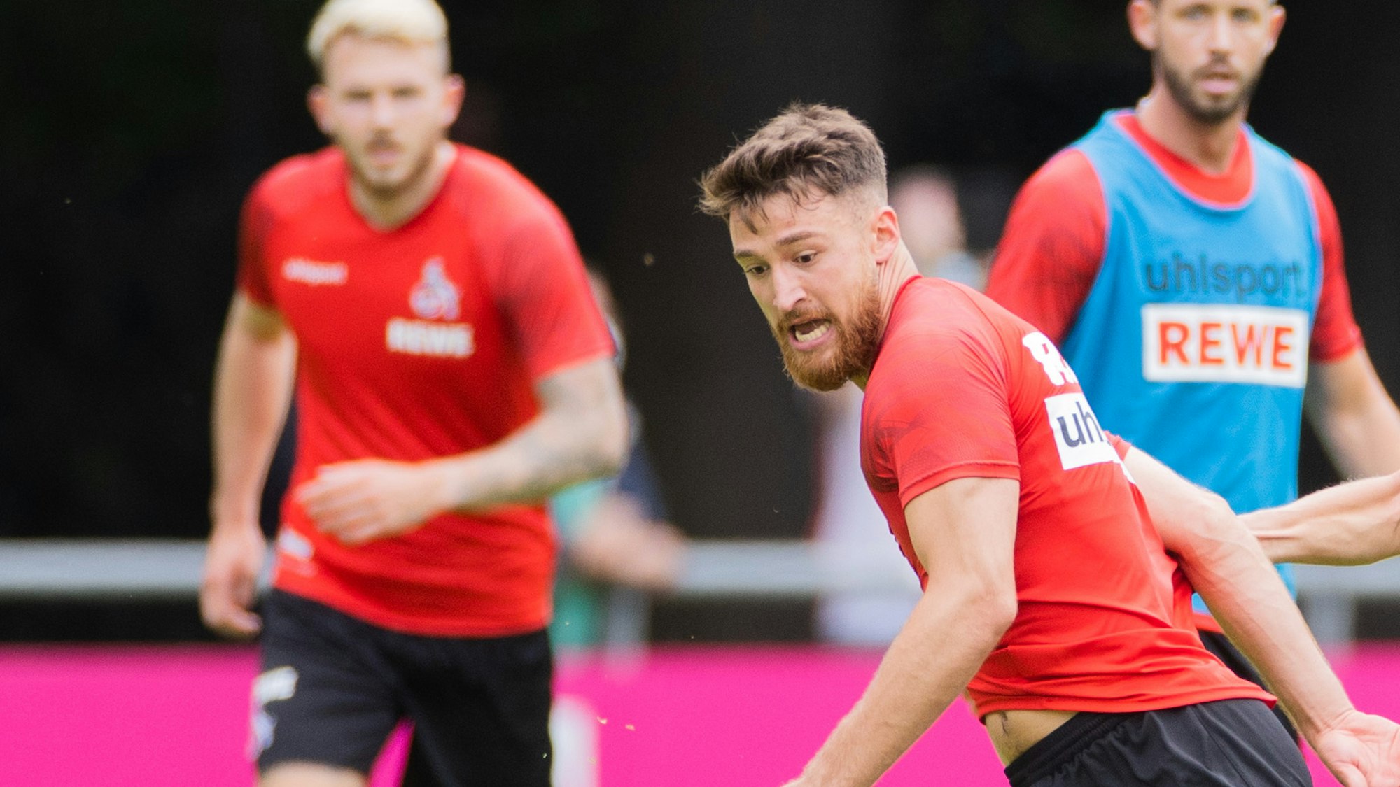 Salih Özcan (l) und Vincent Koziello beim ersten Training.