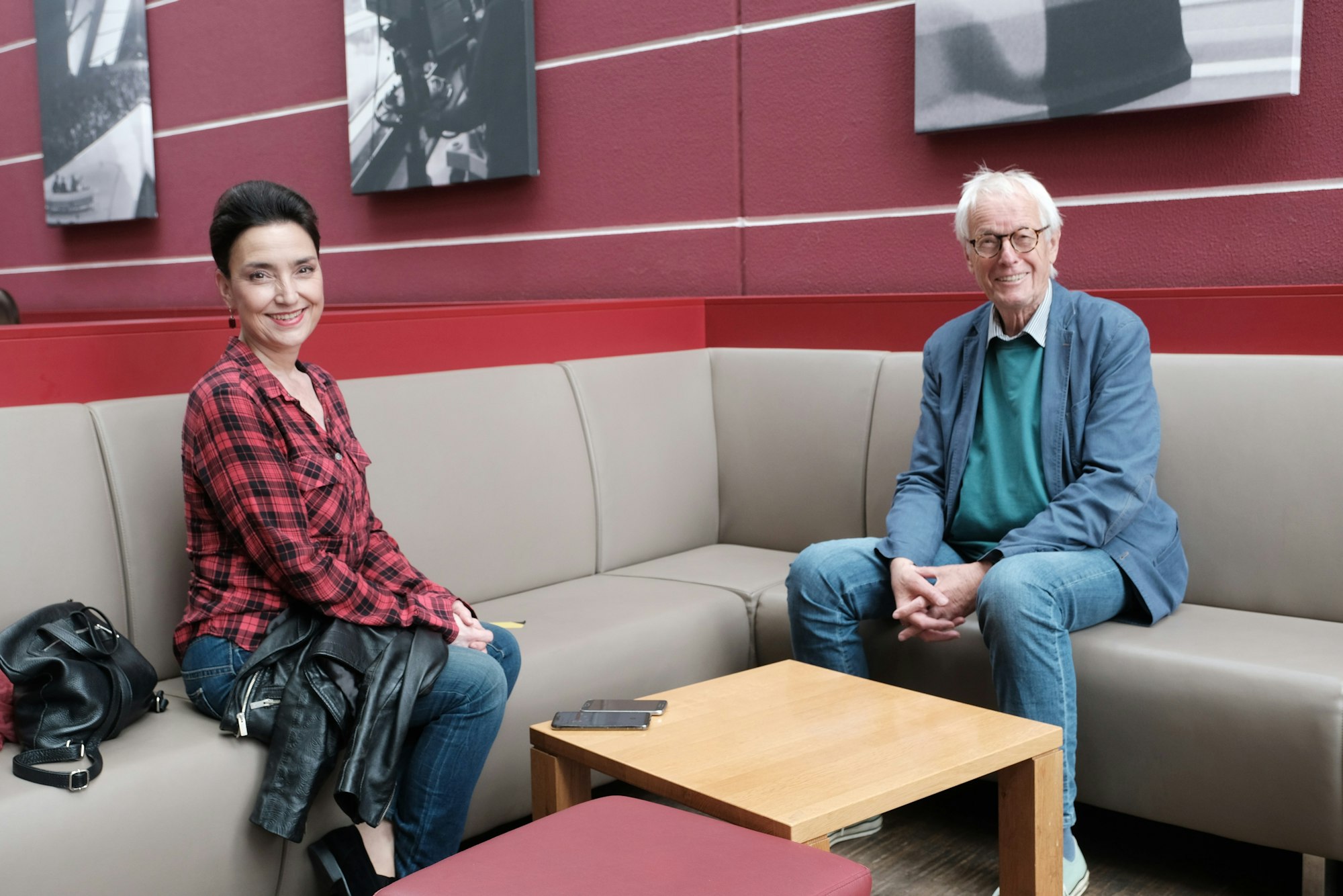 Tatjana Clasing sitzt Horst Stellmacher
gegenüber.