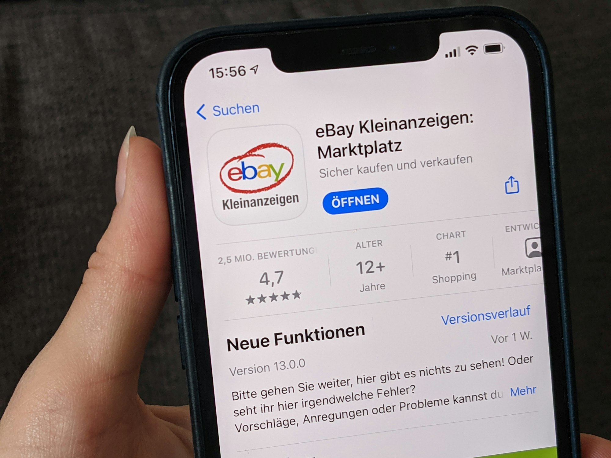 Die App Ebay-Kleinanzeigen ist auf dem Handy zu sehen.