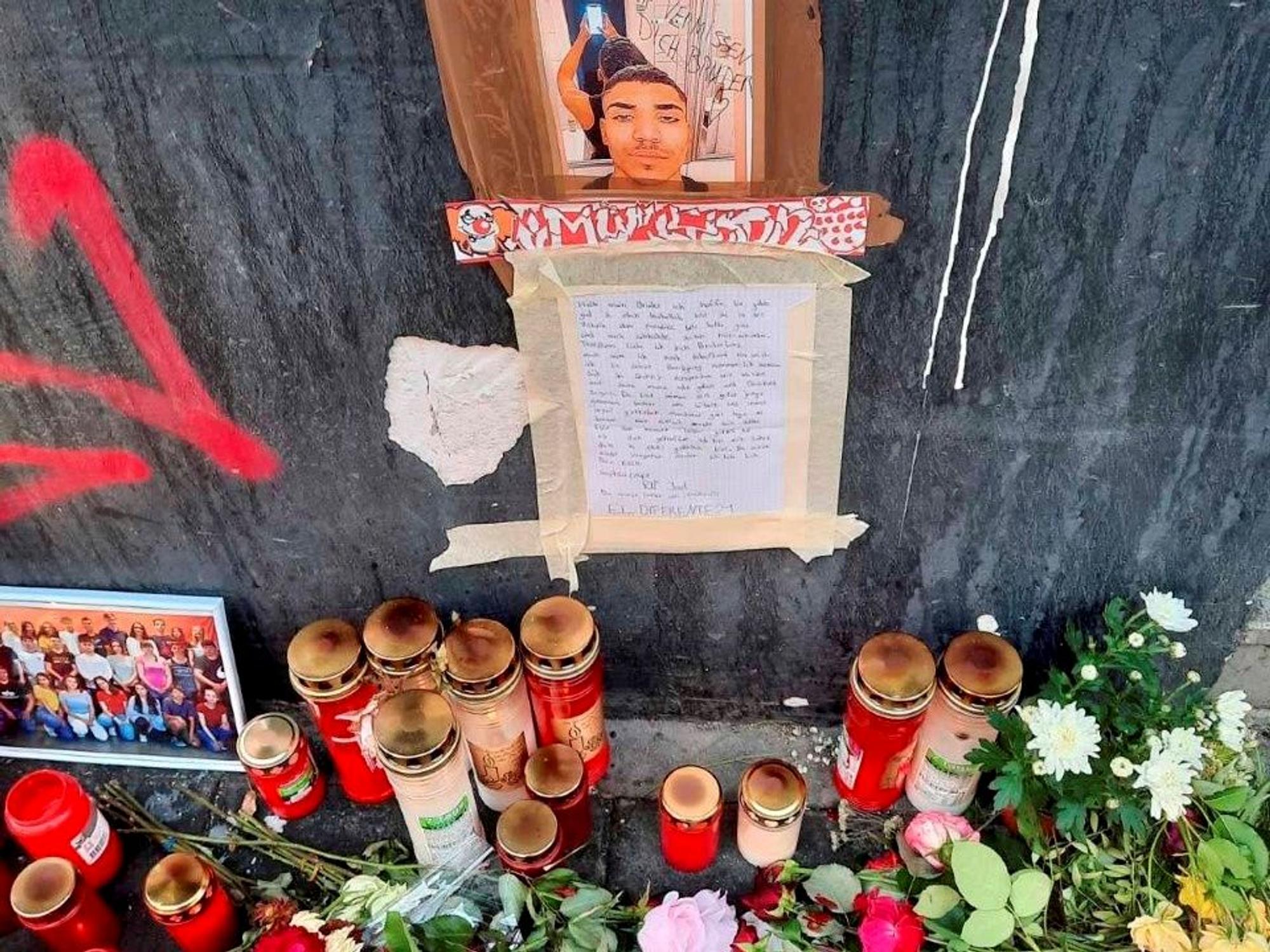 Gedenkstelle für toten Joel auf der Zülpicher Straße in Köln.