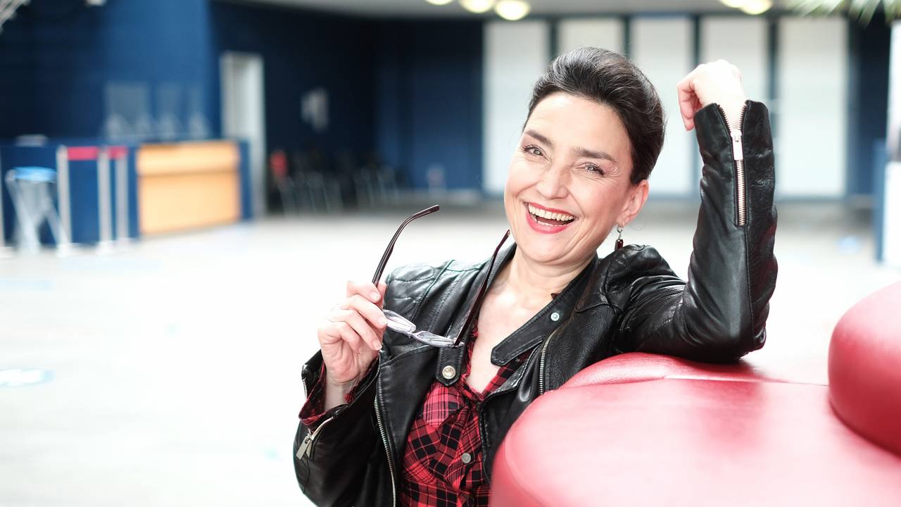 Tatjana Clasing lächelt in die Kamera.