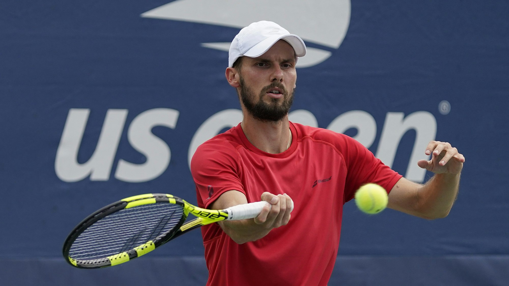 Oscar Otte beim Duell in der zweiten Runde am Schlag.