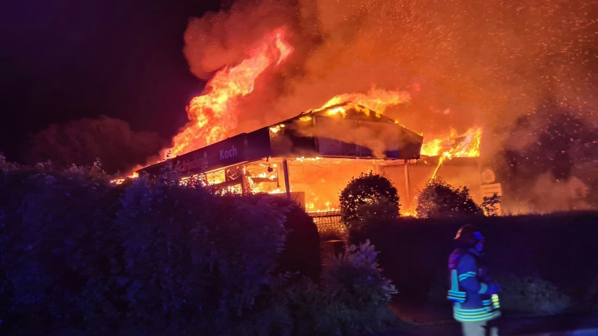 Verheerendes Feuer in der Nacht zum Samstag (4. September) in einem Supermarkt in Ratingen.