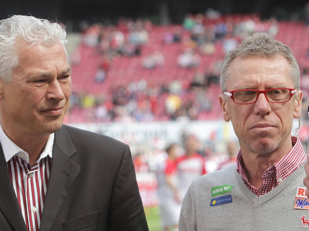 Toni Polster und Peter Stöger im Rhein-Energie-Stadion. Das Bild wurde im April 2015 aufgenommen.