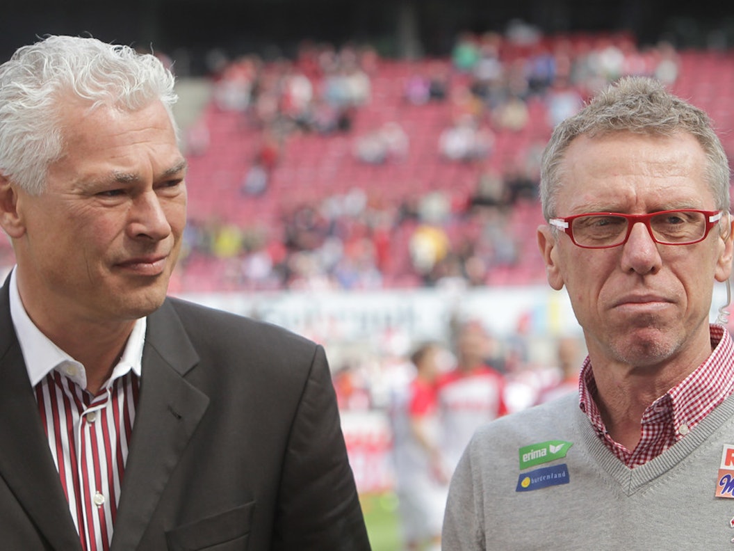 Toni Polster und Peter Stöger im Rhein-Energie-Stadion. Das Bild wurde im April 2015 aufgenommen.