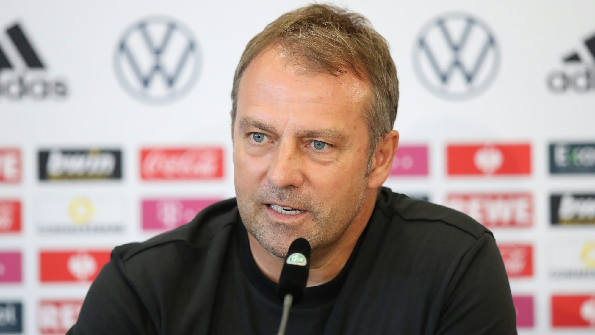 Pressekonferenz vor dem WM-Qualifikationsspiel gegen Armenien: Bundestrainer Hansi Flick spricht während einer Pressekonferenz vor dem Spiel.