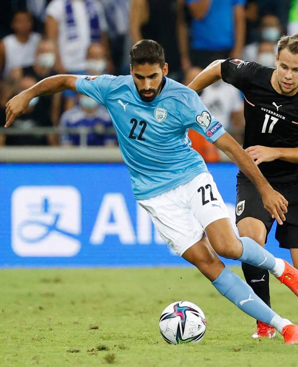Israels Ofir Davidzada (L) gegen Louis Schaub.