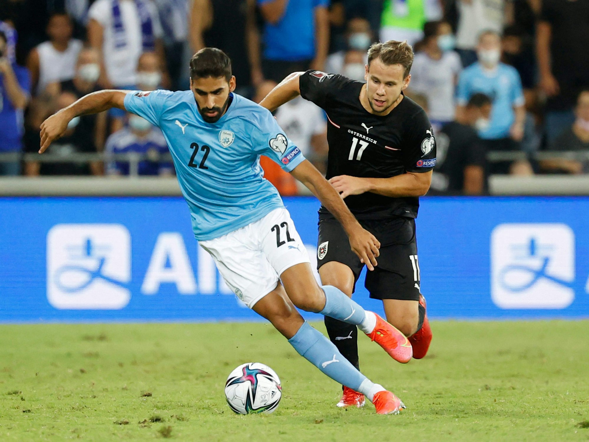 Israels Ofir Davidzada (L) gegen Louis Schaub.