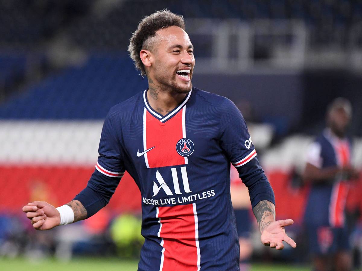 Neymar im Trikot von Paris strahlt.