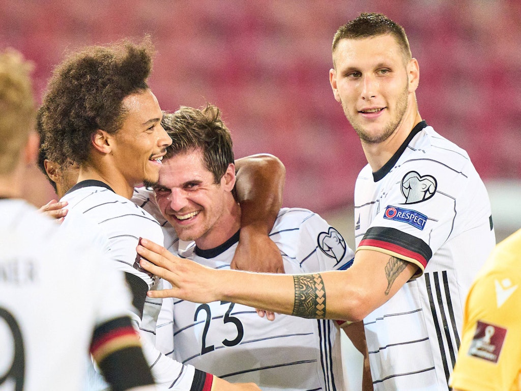 Die deutschen Spieler feiern das Tor von Jonas Hofmann.