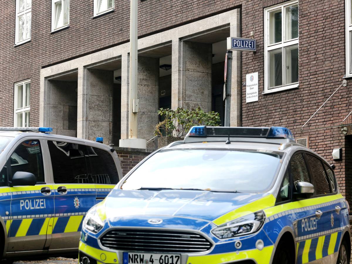 Bluttat in NRW: Zwei Menschen wurden offenbar von einem Familienmitglied erschossen. Unser Symbolbild wurde 2020 in Mülheim an der Ruhr geschossen.