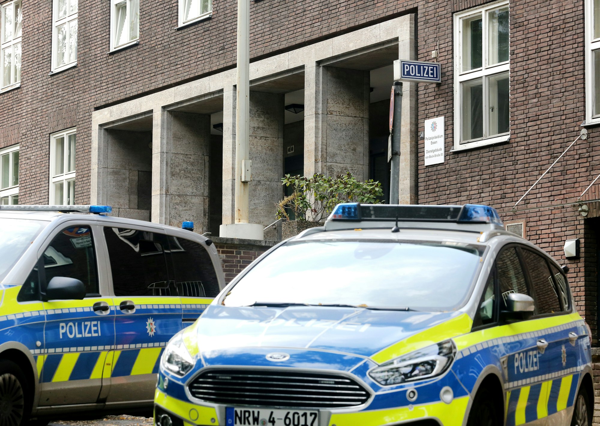 Bluttat in NRW: Zwei Menschen wurden offenbar von einem Familienmitglied erschossen. Unser Symbolbild wurde 2020 in Mülheim an der Ruhr geschossen.